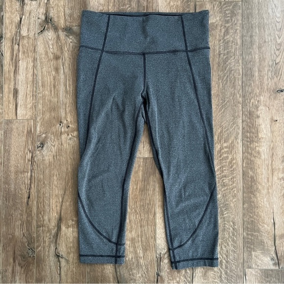 Athleta Cropped Capri Leggings Size Medium - Picture 5 of 11